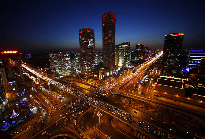 1、中国、1.2758万亿美元